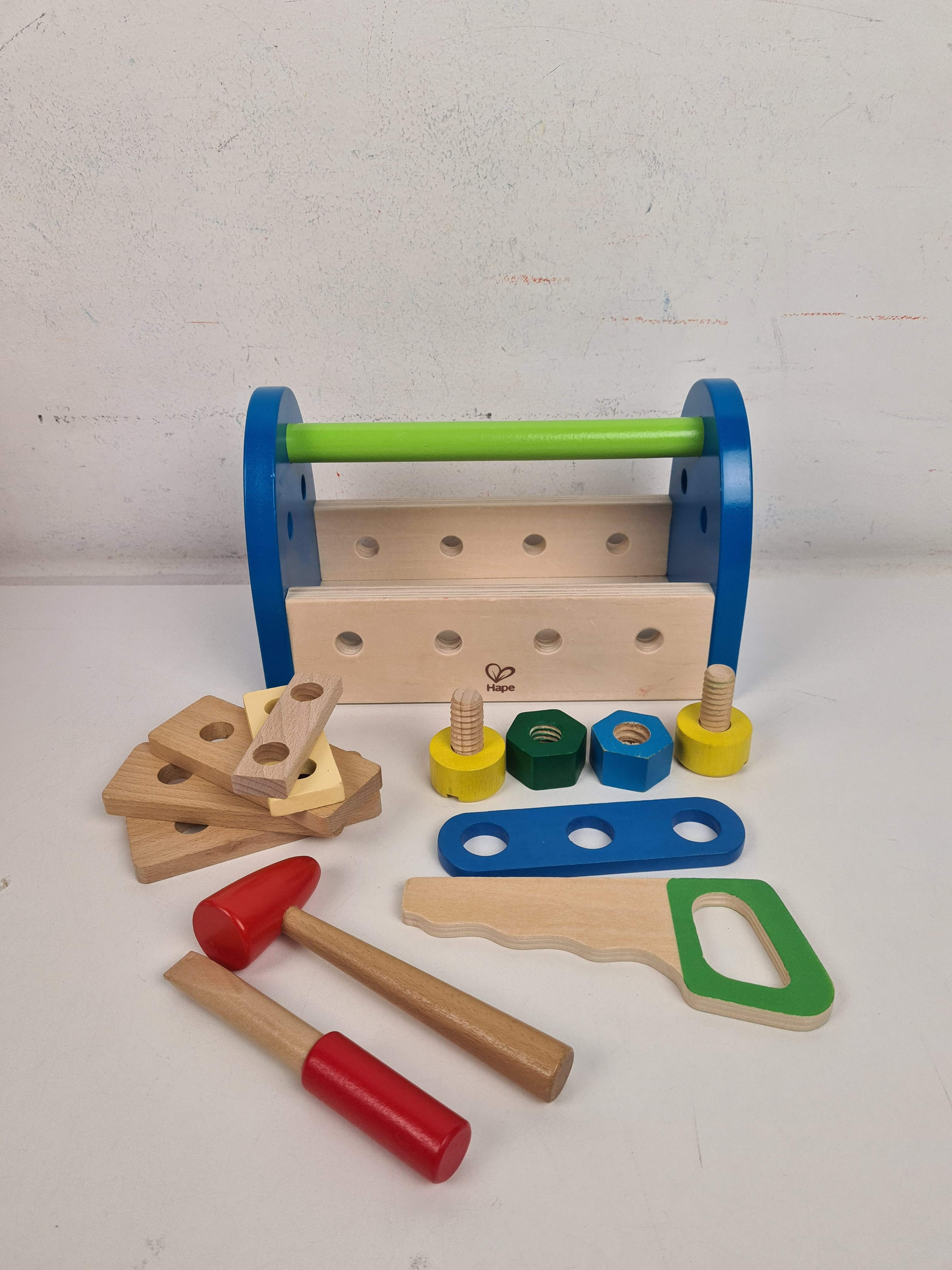Voir photo 2 de Jouet en bois - Boîte à Outils en Bois - Hape - 3 ans + Jouet en bois - Boîte à Outils en Bois - Hape - 3 ans + Bon état - Vue 2 -